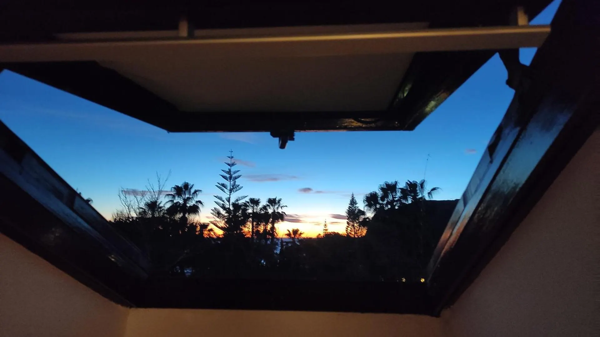 Διαμέρισμα Loft En Primera Linea De Playa Almayate Alto